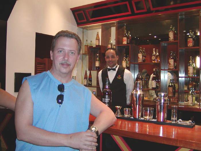 700x525 pixels (60K)