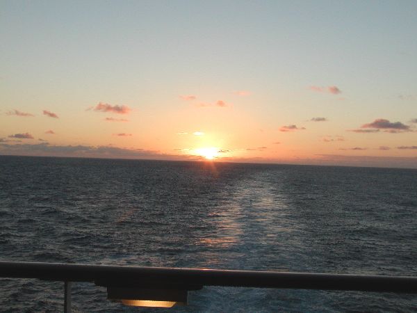 600x450 pixels (33K)