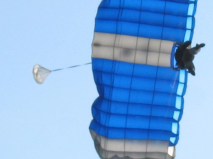 682x511 pixels (31K)